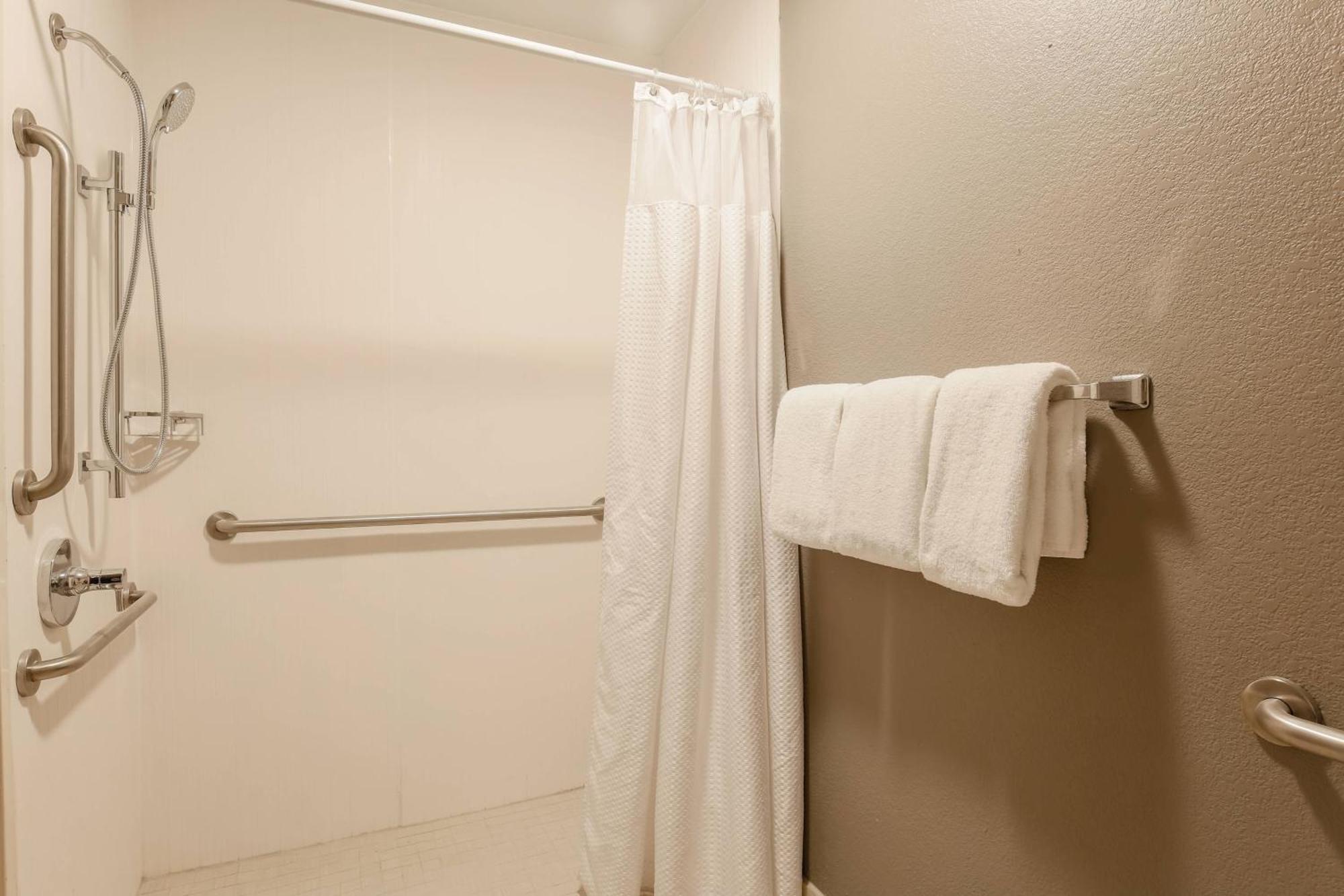 Courtyard By Marriott Monroe Airport Hotel Bagian luar foto