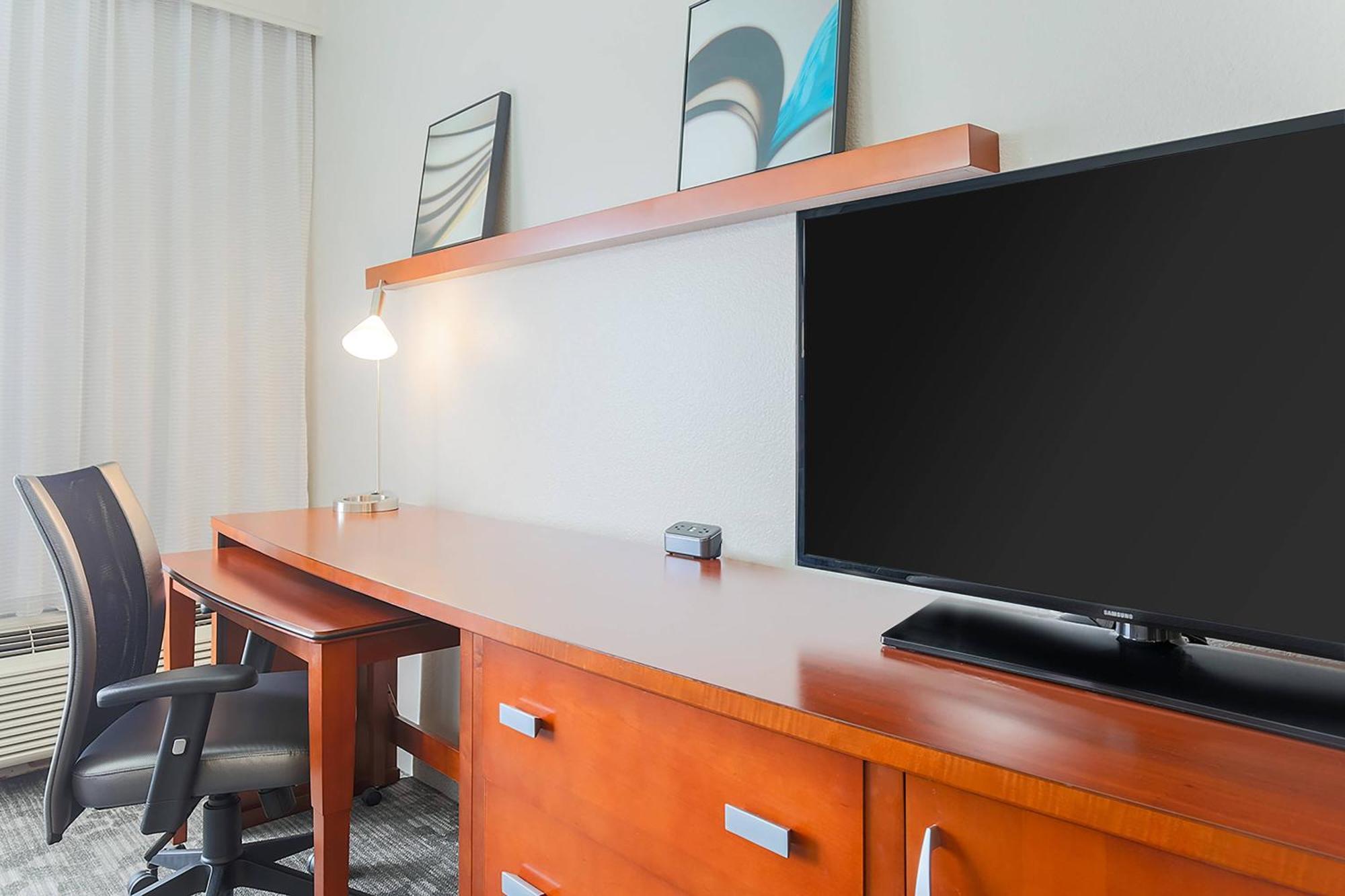 Courtyard By Marriott Monroe Airport Hotel Bagian luar foto