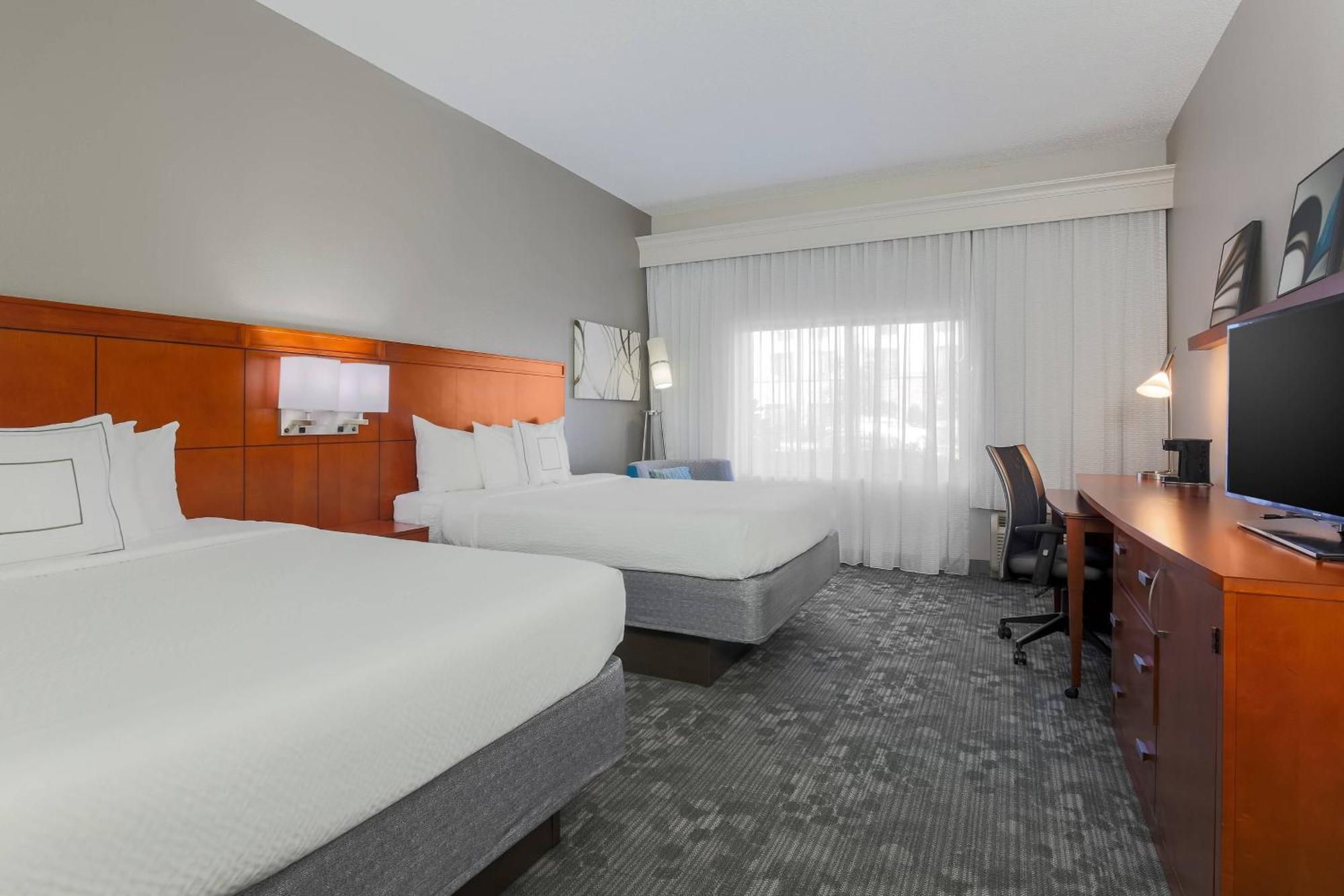 Courtyard By Marriott Monroe Airport Hotel Bagian luar foto