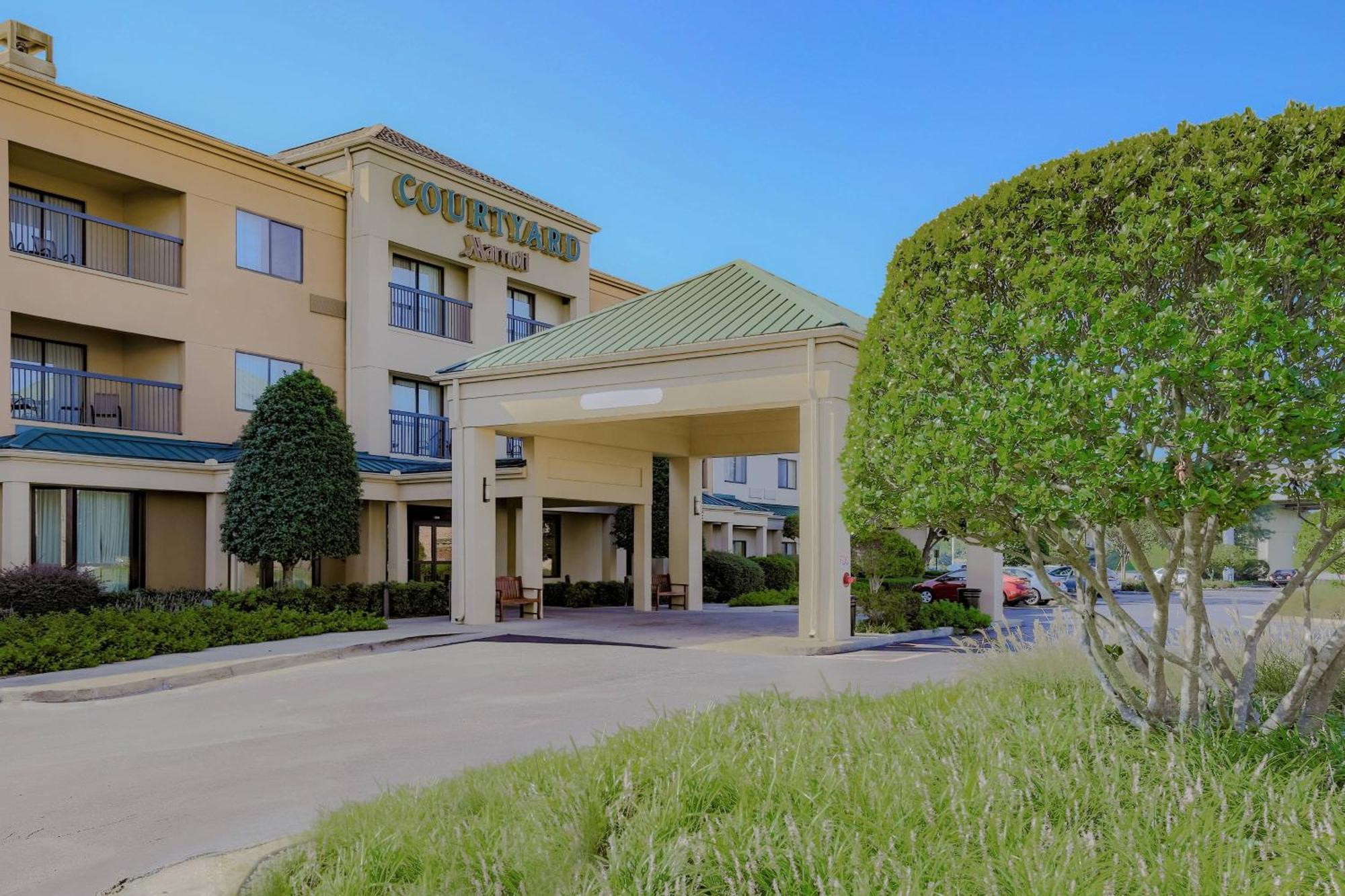 Courtyard By Marriott Monroe Airport Hotel Bagian luar foto