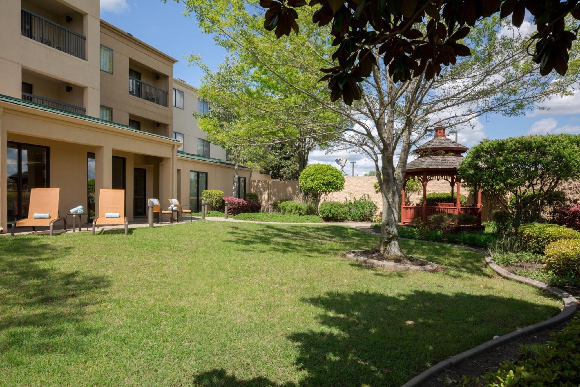 Courtyard By Marriott Monroe Airport Hotel Bagian luar foto