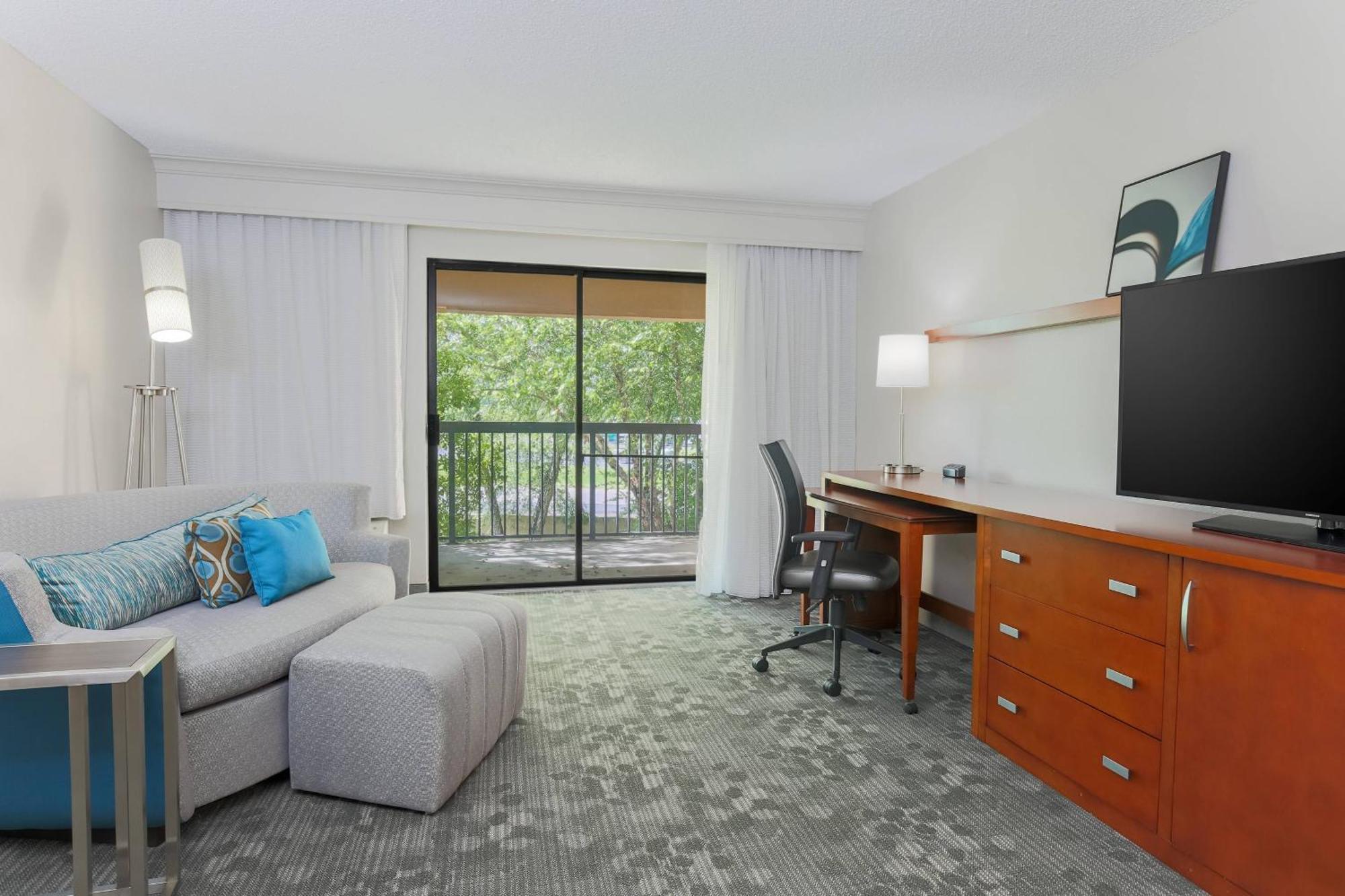 Courtyard By Marriott Monroe Airport Hotel Bagian luar foto