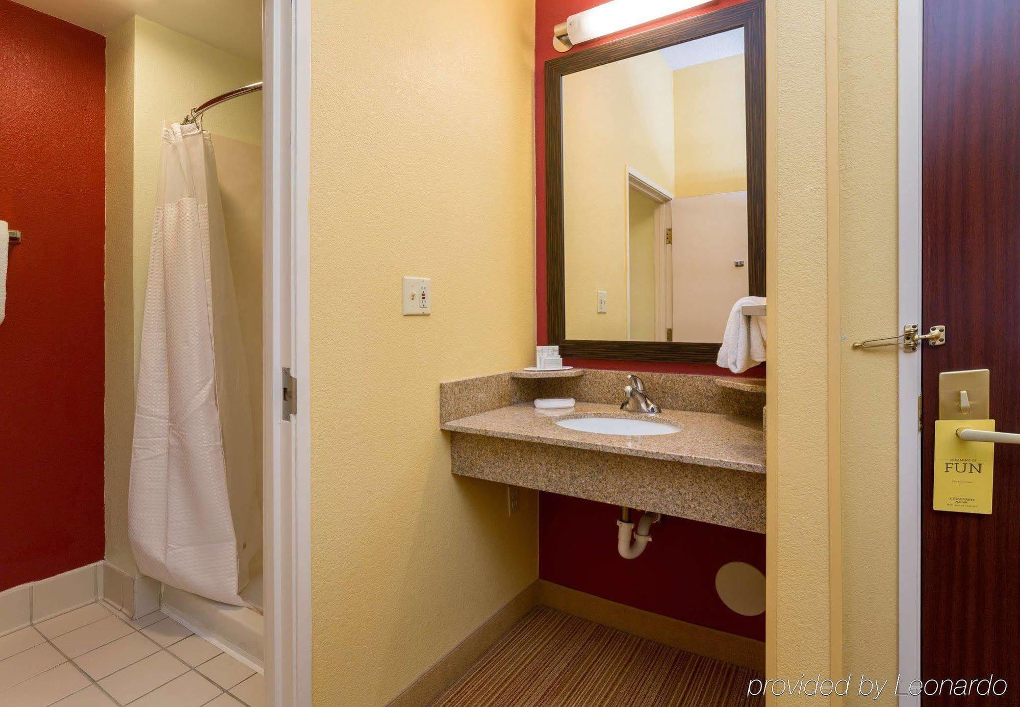 Courtyard By Marriott Monroe Airport Hotel Bagian luar foto